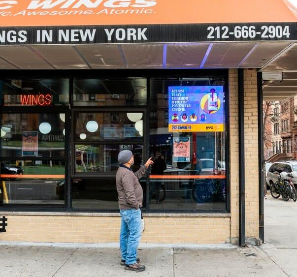 digital signage advertising campaign